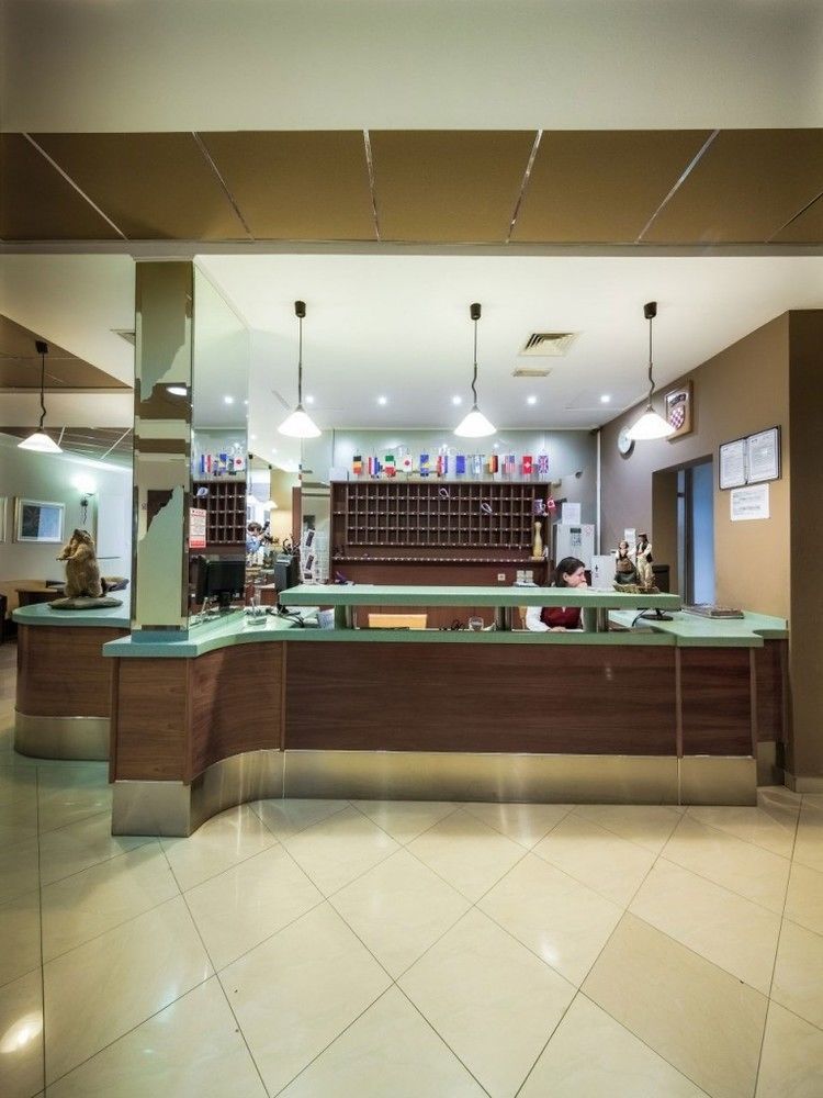 קורניצה Hotel Macola מראה חיצוני תמונה