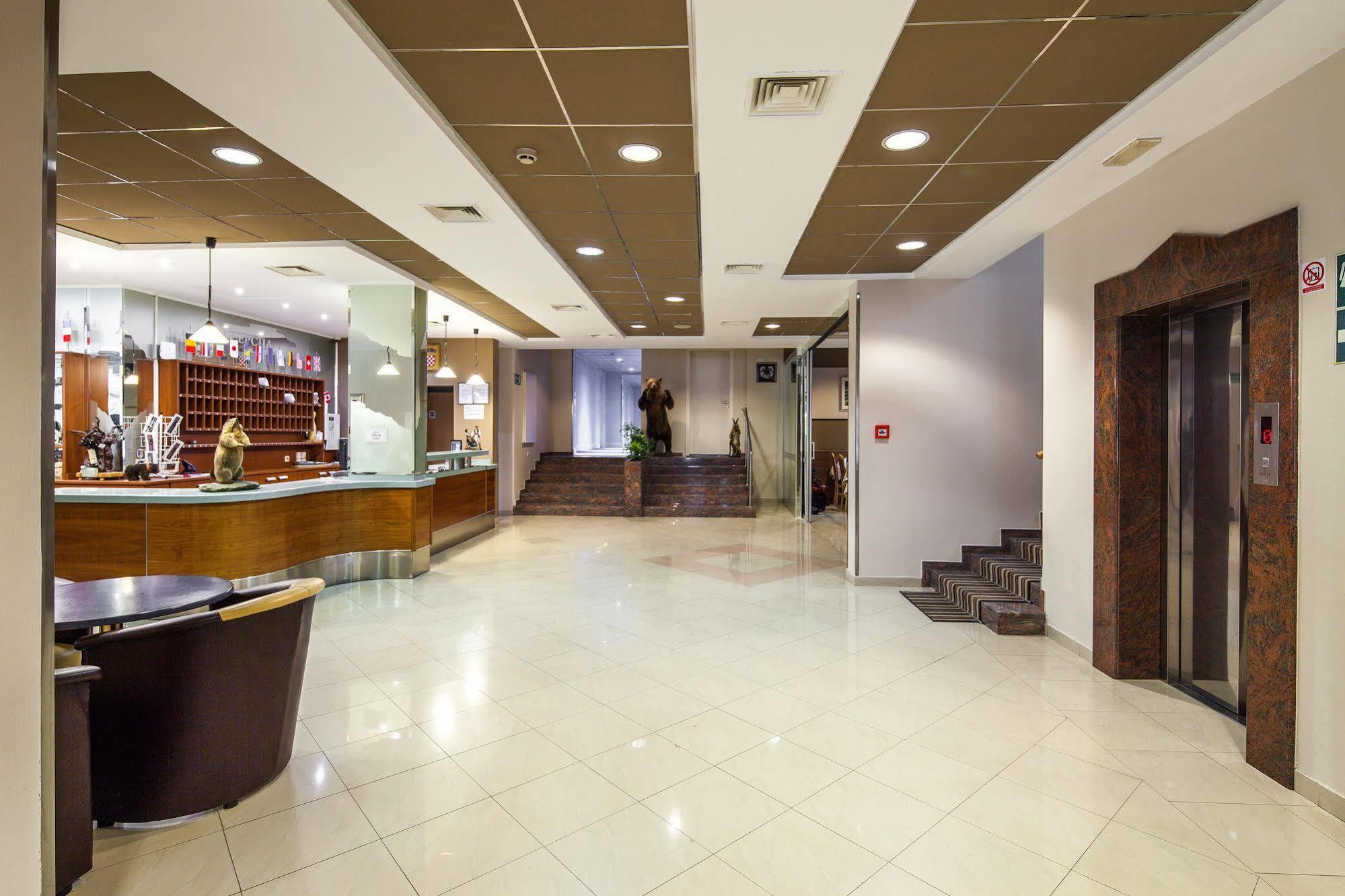 קורניצה Hotel Macola מראה חיצוני תמונה